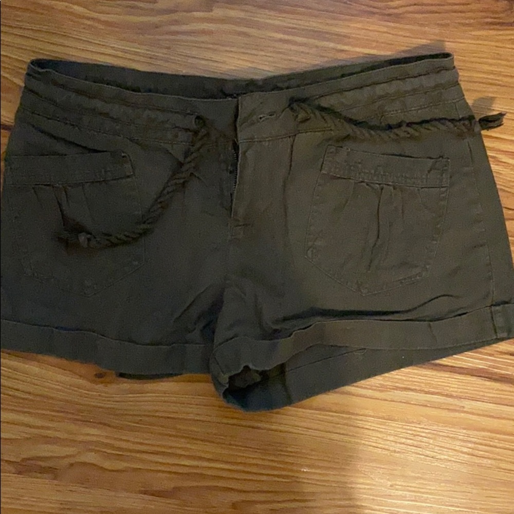 Green Shorts Size 25